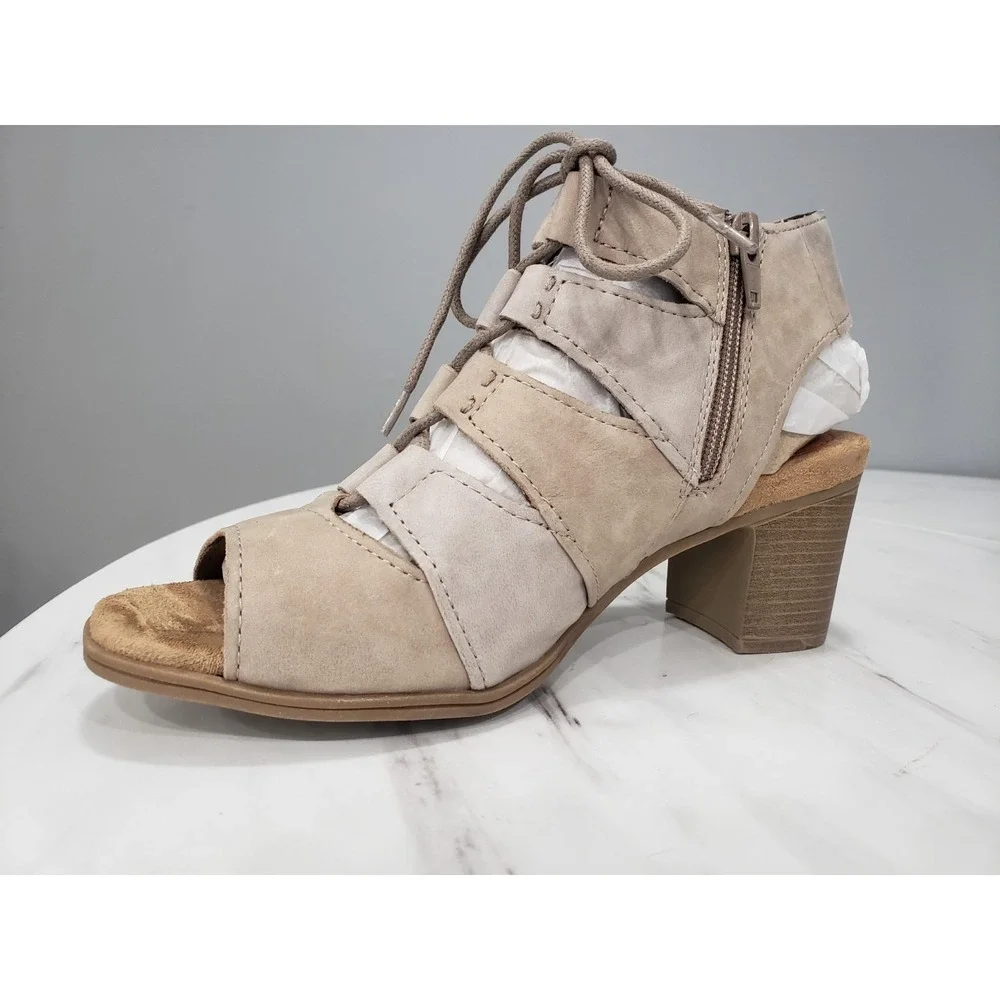 NEW NO BOX ROCKPORT Hattie Sandal Boho Beige Leather BLock Kitten Heel Neutral